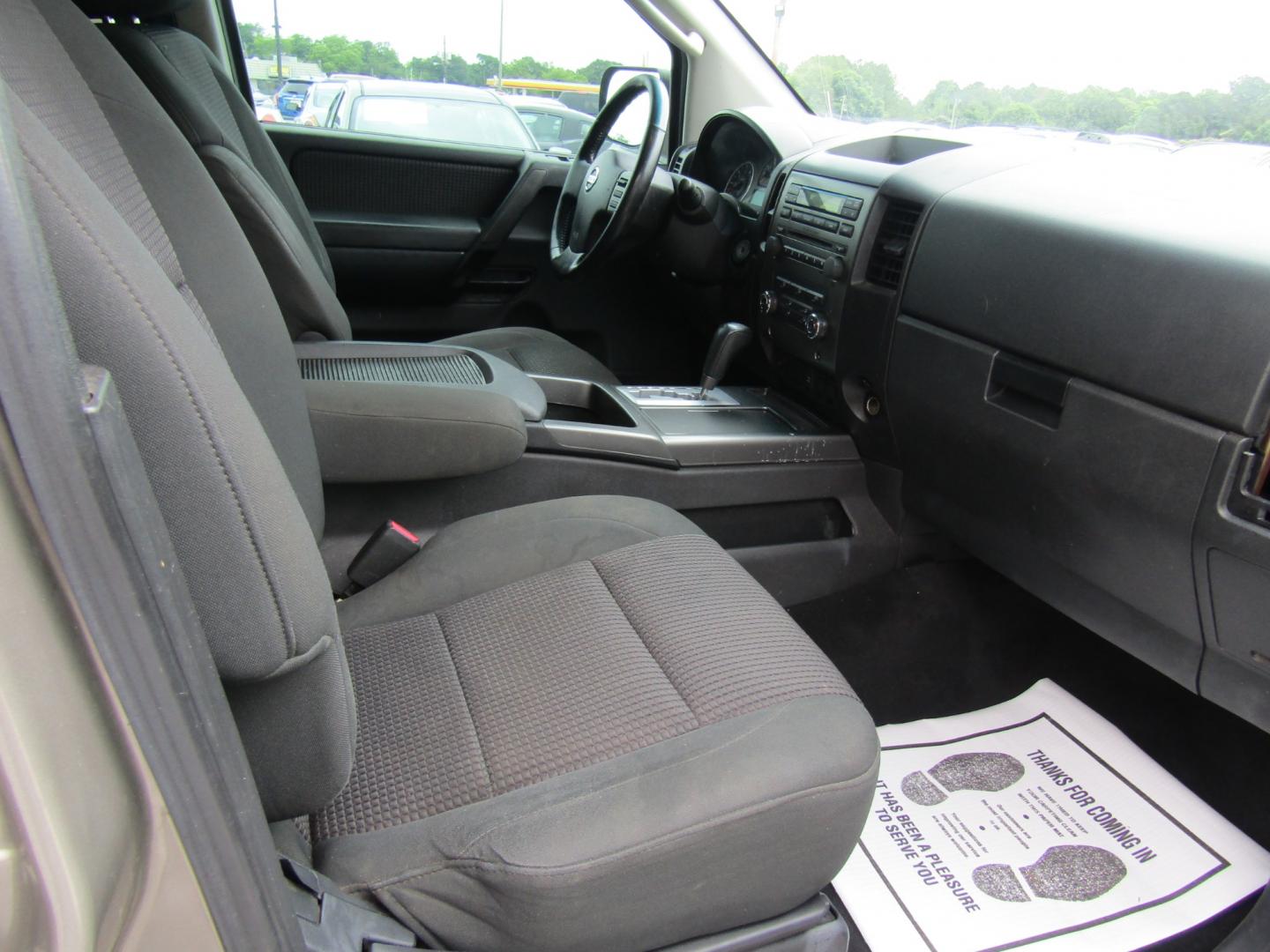 2008 Gray Nissan Titan LE Crew Cab 2WD SWB (1N6AA07DX8N) with an 5.6L V8 DOHC 32V engine, Automatic transmission, located at 15016 S Hwy 231, Midland City, AL, 36350, (334) 983-3001, 31.306210, -85.495277 - Photo#9